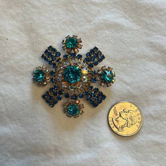 VTG Brooch - Picture 2 of 3